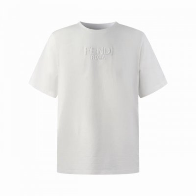 Fendi Roma 刺绣短袖 定制古棉平纹绸 细腻柔软 舒适贴肤 纯色之雅 雅致之选 以胸前醒目的Fendi Roma字样为核心 背面饰有同色Ff标志绣饰为升