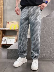 迪奥 2025新品 原单牛仔裤 原版重工打造 品牌经典Logo设计 三标齐全 原版五金辅料 专柜定制牛仔面料 完全对版专柜 欢迎专柜试穿后再购买 好货不怕比 码