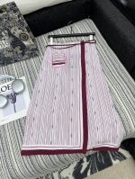 爆款现货 原单品质 Gucc*｜2025新品系带撞色印花真丝半裙 系列款 定制Yb材质 高级肌理细腻 极简主义常规剪裁 个性时髦 彰显纯欲调性 经典百搭色系 洋