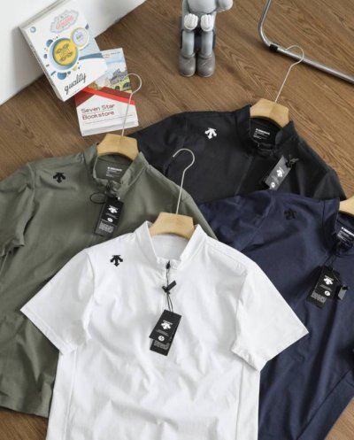 品牌：迪桑特 Descente 尺码：M-L-Xl-Xxl-Xxxl 颜色：黑色-白色-藏青-军绿 款式：男士运动速干短袖 面料科技: 轻量化 耐磨透气 运动速