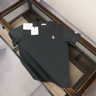 amon*Cler 蒙口 2025春夏最新款短袖T恤，男女同款定制专属纯棉面料，定制原版工艺螺纹，胸前定制Logo标点缀！简约大方，从容百搭，档次极高，完美融入