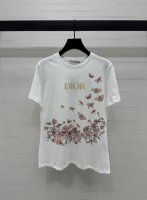 上新原单高端品质 Dio* 2025春夏新款系列！蝴蝶图案圆领短袖T恤！定制斜纹全棉材质 透气舒适 质感十足 常规短袖T恤裁剪 凸显品牌格调 采用克重纯棉制成