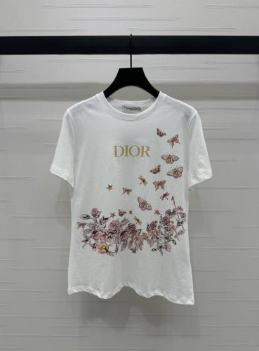 上新原单高端品质 Dio* 2025春夏新款系列！蝴蝶图案圆领短袖T恤！定制斜纹全棉材质 透气舒适 质感十足 常规短袖T恤裁剪 凸显品牌格调 采用克重纯棉制成