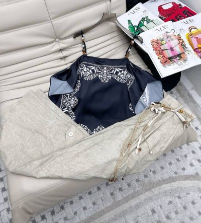 25Ss新款 丝巾款系列 串珠肩带吊带上衣，Ins风复古辣妹风，演绎与众不同的时尚氛围，欧美风的撞色设计，让你在人群中脱颖而出，无论是日常出街，还是度假旅行，这