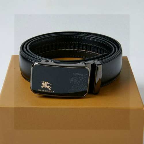 p90。原单巴宝莉Burberry反光亮面自动平滑扣高品质皮带 双层暗影Logo 话不多说 直接看实拍图 真的超有质感 好东西不是靠嘴说的哈 巴宝莉独特的气场