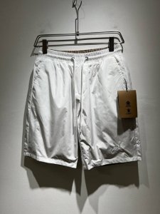 Burber*Y巴*莉 双面穿 2025春夏新款休闲百搭男女同款休闲短裤 贸易公司渠道稀出 同步官网发售 格子标识图案设计 此款T恤衫甄选客供进口聚酯纤维材质制