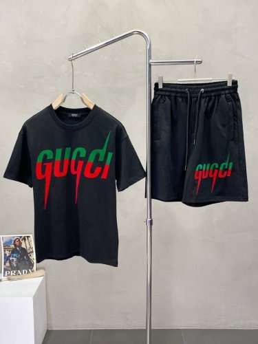 Gucci古驰独家专供春夏新款专柜同款套装，透气舒适休闲！高级感满满！细节精致高档，做工无可挑剔！原版高端面料很显高级！面料柔软细腻舒适 吸湿速干透气，利落有型