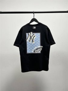 高品质！Mlb柜子新款重影字母老花短袖T恤！三标齐全，四联吊卡，原厂包装！通肩压条保证舒适性！2025Mlb Ny 重影字母，波点老花款 情侣圆领短袖高端品质