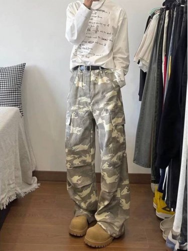 款号Xk2875 美式复古水洗做旧口袋阔腿宽松Cleanfit休闲直筒伞兵裤迷彩口袋工装裤 面料定制经过一流的高工艺水洗 质地紧密 色泽均匀 纹理清晰 上身非常