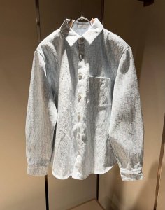 dior 迪奥2025早春新款男女同款衬衣，品牌最新设计元素！既不单调也不复杂,恰到好处的展现品味！客供定制进口牛仔面料！面料独具的高奢立体感呈现简约优雅气质！
