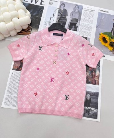 Louis Vuitton新款老花字母提花糖果刺绣针织polo衫 定制Yb羊毛纱线织造 质感高级 舒适柔软 polo衫短袖上衣剪裁 密实针织有质感 袖口条纹包边