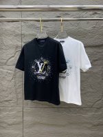 Sslv纯棉最新面料！经典标识图案Logo时尚简约潮流短袖，最顶级的品质专柜原单短袖，顶级制作工艺进口面料，专柜款独特设计，采用进口高端订制面料。官网在售！面料