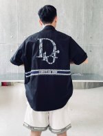 高品质 品名：迪奥 Dior 25Ss新款立体贴布绣花工艺短袖衬衫外套 版型；宽松版 面料：21支纯棉 颜色： 白色 -黑色 尺码M-L-Xl 胸围 衣长 肩宽