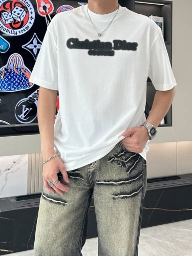 dior 官网同款 官网同款 官网同款 重磅推荐 2025Ss夏装新品 专柜在售 最新系列图案Logo短袖T恤 必须人手一件的节奏 进口顶极精梳棉面料 极为亲肤