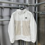 Adidas 阿迪达斯 撞色拼接 连帽冲锋衣 外套 24Ss春季新款上新 正品购入1:1复刻还原. 定制 高品质小格子 牛津面料 防泼水 防风 内里做的一个双层