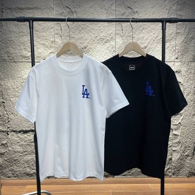 mlb Ny 新款老花情侣圆领短袖T恤 男女同款 -面料采用260G纯棉面料，达到透而不露的黄金平衡点，完美规避透视尴尬，成衣尺寸稳定，多次机洗仍能保持初始廓形