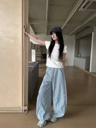 lulu 家神仙裤开挂啦！爆款工装裤 速干面料 缤纷色调像把彩虹穿上身，高饱和色彩超吸睛，运动风设计时髦又舒服 出街炸街、健身暴汗都绝绝子！宽松版型藏肉显瘦 S