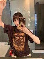 上新 Louis Vuitton路易威登新款皮箱巧克力色短袖 t恤挑显白的穿很正的巧克力咖腔调 是好看的深棕Coco 视觉显瘦了属于是 正面背面重工环保印花太太