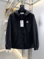 蒙口 2025春季新款夹克外套，秀场新品品相非常完美，舒适保暖，三标齐全色泽饱满诱人，非常出彩的设计，轻松将时髦感进阶，做工极为考究严谨，走线工整细致！大牌设计