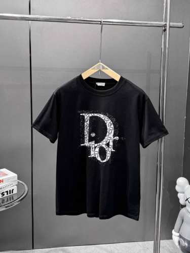 110 dior 迪奥2024新款字母Logo重叠印花圆领短袖T恤～爆款推荐 高版本高品质原版面料 网红明星同款 260G高克重 32支双纱面料 进口原浆印花工