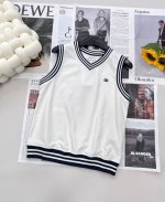 Celine 25Fw新款拼色校服马甲 这一季的品每一件都Ok太太太好看啦 一眼便爱上..采用毛圈的针织面料 手感顺滑舒服 细腻柔软 上身超级舒适 拼色设计洋气