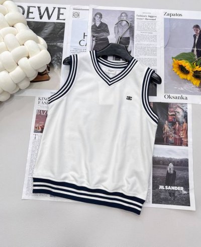 Celine 25Fw新款拼色校服马甲 这一季的品每一件都Ok太太太好看啦 一眼便爱上..采用毛圈的针织面料 手感顺滑舒服 细腻柔软 上身超级舒适 拼色设计洋气