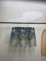 巴宝莉Burberry2025夏季新款男式定制金属战马皮标休闲牛仔短裤 经典好牛仔，优质的工艺属性！ 腰侧边经典小牛皮字母皮标！ 是不是好东西其实一眼就能看出来