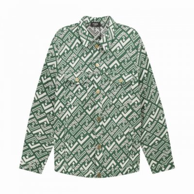 Fendi 芬迪24Ss春夏新款牛仔夹克外套超重工碎边垫肩款休闲外套上身就是贵公子！！！随便配个宽松牛仔裤或者阔腿裤西裤都百搭，圆领勾扣小香风外套，拿到手实物超