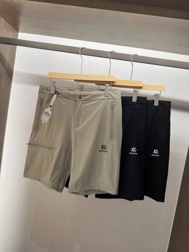 凯乐石Kaillas新款男士休闲运动短裤！ 官网同步在售，客供轻量化弹力速干面料，轻薄透气，舒适耐穿！3D立体裁剪版型，压胶粘合拉链口袋，腰部拼接松紧按扣，内里