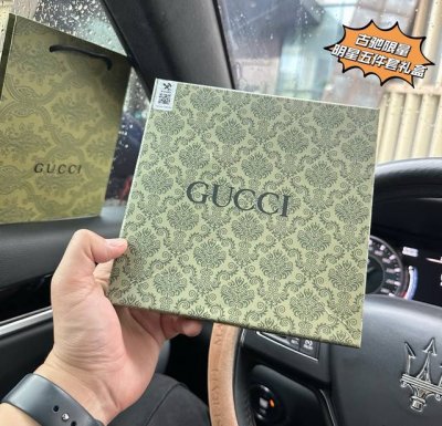 5.20情人节浮力 #爱要‘盒’盘托出，盒盖轻启时，藏着一整座春天的秘密，用意大利文艺复兴的浪漫，包裹现代爱情的赤诚，这一份爱，不藏锋芒# Gucc咕驰限量明星