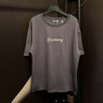 款号 M073 原版灰蓝 Burberry 巴宝莉冲浪板发泡印花短袖 面料采用260克纯棉双纱螺纹搭配32支双纱1*1 面料定染灰蓝黑螺纹同缸配套定染 工艺 印
