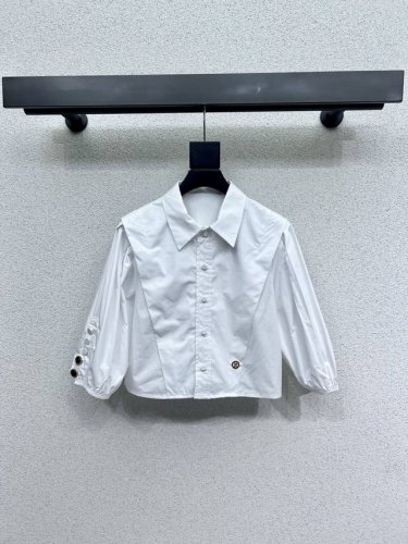 l家短款衬衣 低调又时髦 版型百搭不挑人 都可驾驭 百搭又帅气 高品质 尺码Sml