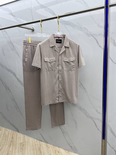 kiton 2025春夏新款套装 男士翻领开衫短袖 柜台同步发售 简洁时尚百搭 高端品质 特殊定制定织定染面料 肌理细腻柔软 面料质感与舒适度亲肤性透气性极佳