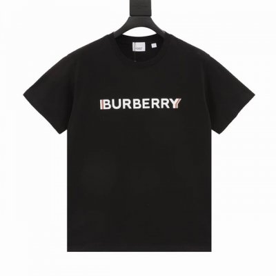 款号Y716 Burberry 巴宝莉 经典重影字母印花短袖 修身版型 客供平织棉,由微型针织的工艺技术制作,丝丝细雨般的质感突显,略带弹性的面料让细节感和柔触