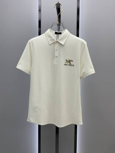 始祖鸟25Ss新款春夏短袖翻领T恤Polo，最高版本客供定制高端朱地面料简单时尚款，螺纹拼色螺纹配色超级好看！胸前始祖鸟贴标标识图案经典Logo简单大方的款式！
