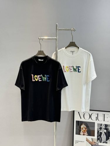 顶级颜值担当！Loewe罗意*威25S新款短袖T恤.男女同款！当季颜值担当.糖果色彩万针3D绣花品牌字母.视觉感设计.字母搭配视觉效果相当奇特！260G纯棉面料