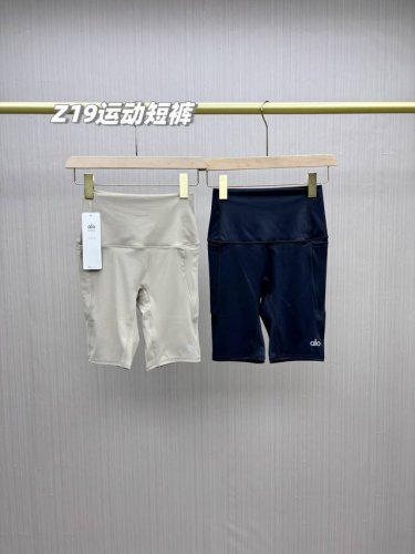 一包2件 真原单 比价请绕道 Alo Yoga 2025新款双面云感运动短裤两件套 专业级提臀收腹运动短裤 打造完美身材 第三代云感裤面料 真原单面料加有高弹橡