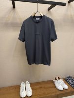 Slp 字母图片男女同款短袖 这款字母图片男女同款短袖，以其简约而不失时尚的设计风格，赢得了众多消费者的喜爱。短袖采用优质面料，柔软舒适，透气性好，无论是日常穿