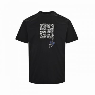 Givenchy 纪梵希 25Ss 辫子印花短袖 采用100%棉质面料，柔软透气，让你在夏日里尽享舒适。 胸前Gvc品牌字母刺绣，展现品牌独特魅力，简约而不失时