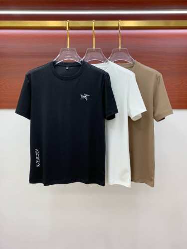 始祖鸟25Ss春夏 新品 定制蚕丝面料丝滑透气！时尚经典圆领短袖时尚单品设计，更加时尚舒适，高标准定制，上身非常有型，胸前品牌经典Logo 图案 客供辅料，客供