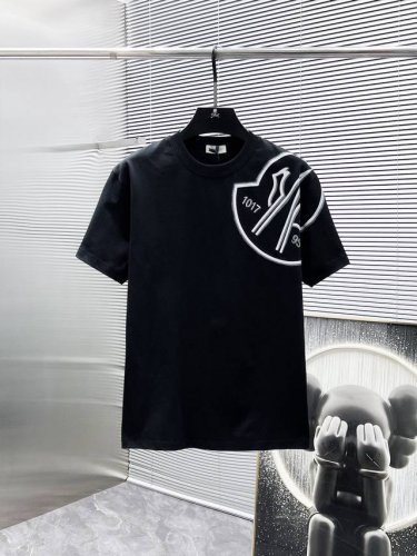 蒙口 Moncler 2025新款 圆领 短袖 T恤 ，高端版本！专柜定制面料 透气舒适度高，细节无可挑剔，品牌元素设计理念，体现高品质。手感细腻柔软！呈现休闲