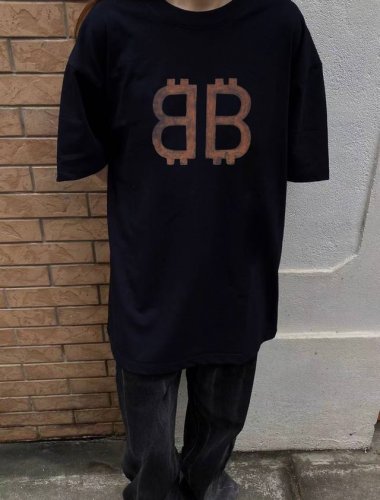 balenciaga巴黎世家复古铜Bb短袖半袖T恤 采用260G双纱100%精梳纯棉面料 螺纹定织定染无色差！采用过肩拉条工艺，百洗不变形！ -采用高端印花，百