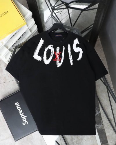 louis Vuitton 路易威登Lv 红标刺绣前后经典大字母涂鸦圆领短袖 法国路威酩轩集团-Lvmh旗下品牌，著名奢侈品箱包和皮具品牌，百余年的传奇经典，全