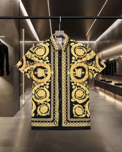 Versace 范思哲 爆款来袭 美杜莎宫廷风数码印花短袖衬衫 2025Ss官网新款短袖 衬衫 衬衣 精美印花Logo 高端版本 专柜定制面料 透气舒适度高 精