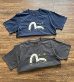 上新 Evisu 福神 24Ss新品男士海鸥和家花印花短袖T恤！！ 货号：2Eaepm4Ts1205Xxct 颜色：藏青 碳灰 尺码：M-Xxl 面料： %棉