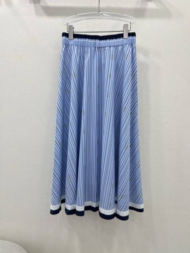 Gucc* 25夏季新款拼接腰头 统体细条纹和绳扣印花 马卡龙色系 平添夏天氛围感 整体计拉长人体比例 加大裙摆 丝滑舒适 百搭单品 ！宽松版型完美纤瘦版型时髦