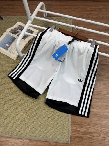 阿迪三叶草2025夏季新款三叶草短裤 经典三条杠 拼接小标刺绣短裤五分裤 尺码：M-3Xl 尺码