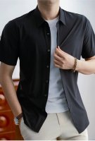 tf 2025 春夏衬衫全新系列单品上线，非常时髦前卫的一款短袖T恤，标识Logo图案印花工艺修饰！区别于以往的不同，宣示品牌传承多年的设计理念！其吸睛度完全不