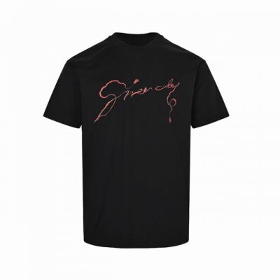Givenchy 纪梵希 25Ss 蛇年限定印花短袖 采用100%棉质面料，柔软透气，让你在夏日里尽享舒适。 正面和背面饰以Givenchy Logo印花，背