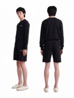 现货： # 春夏新品！ 品牌：Off-White 标语Logo款五分裤 短卫裤！ 颜色： 黑色 尺码：Xs-S-M-L 做工： 立体剪裁：一片成型 裆缝采用 4